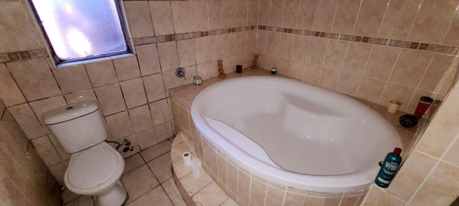 5 Bedroom Property for Sale in Malibu Village Western Cape